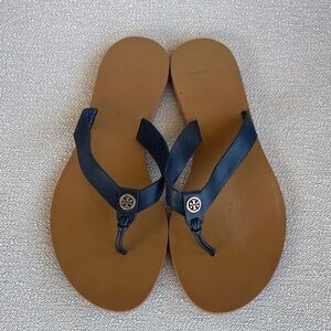 TORY BURCH Manon Thong Sandals. Black. Size 7.5